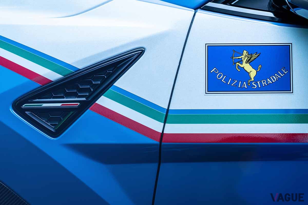 イタリア警察に提供されたランボルギーニのSUV「ウルス・ペルフォルマンテ」