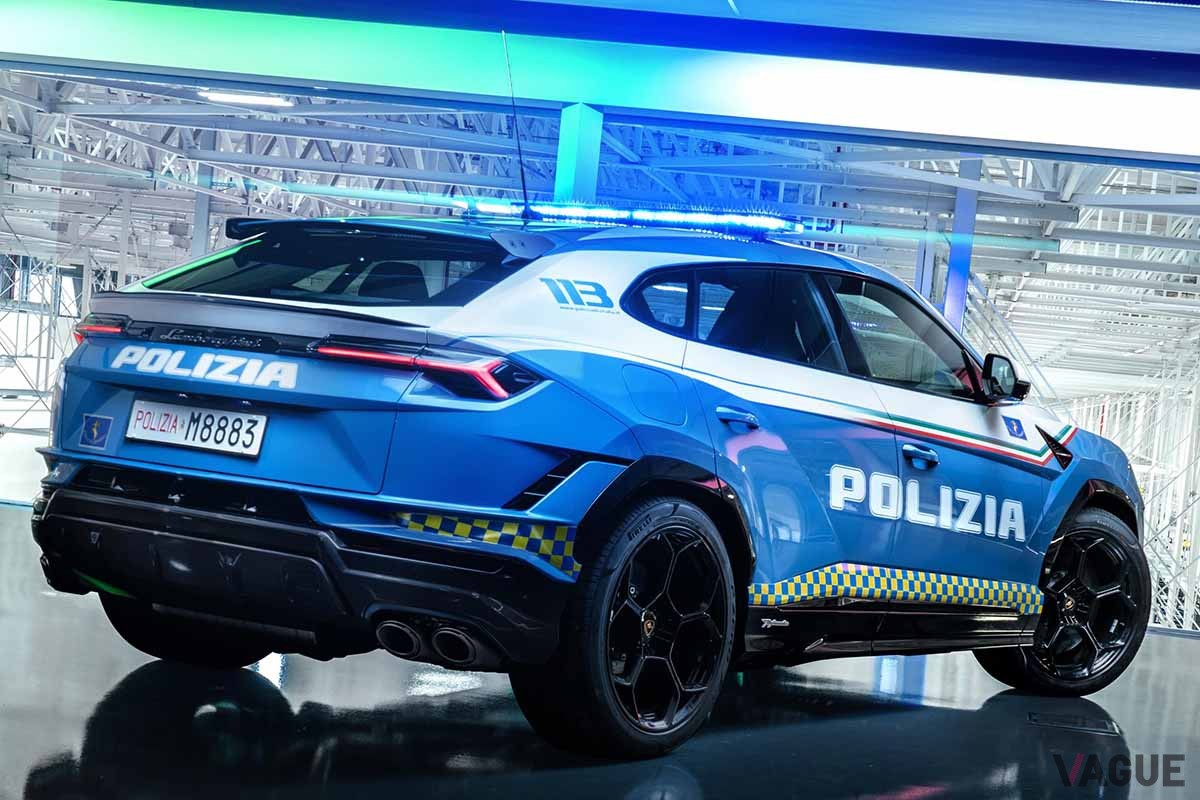 イタリア警察に提供されたランボルギーニのSUV「ウルス・ペルフォルマンテ」