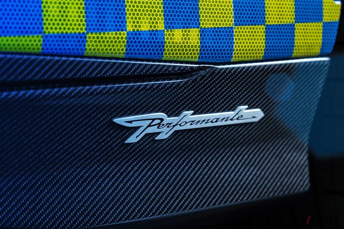 イタリア警察に提供されたランボルギーニのSUV「ウルス・ペルフォルマンテ」