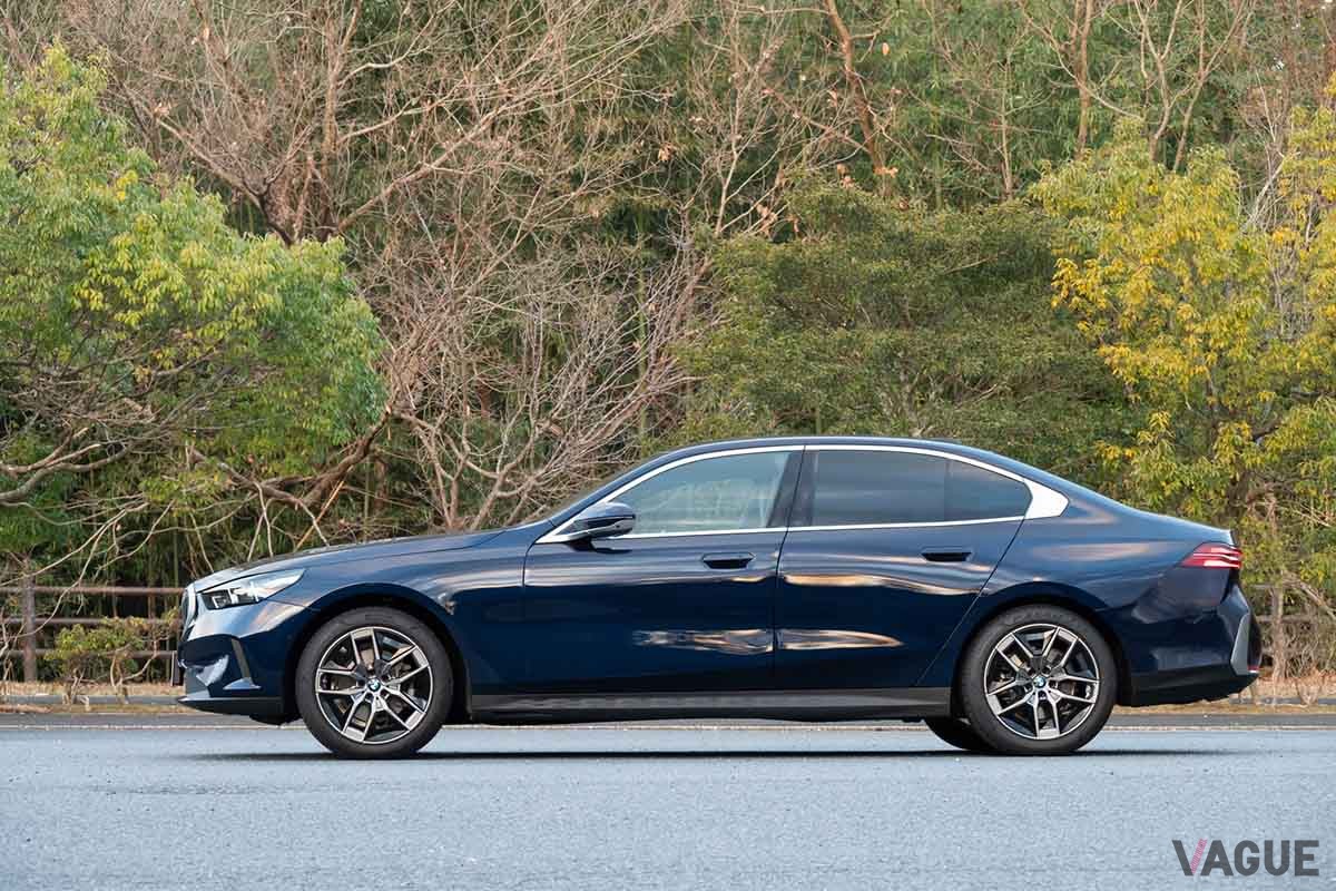 BMW新型「523iセダン」