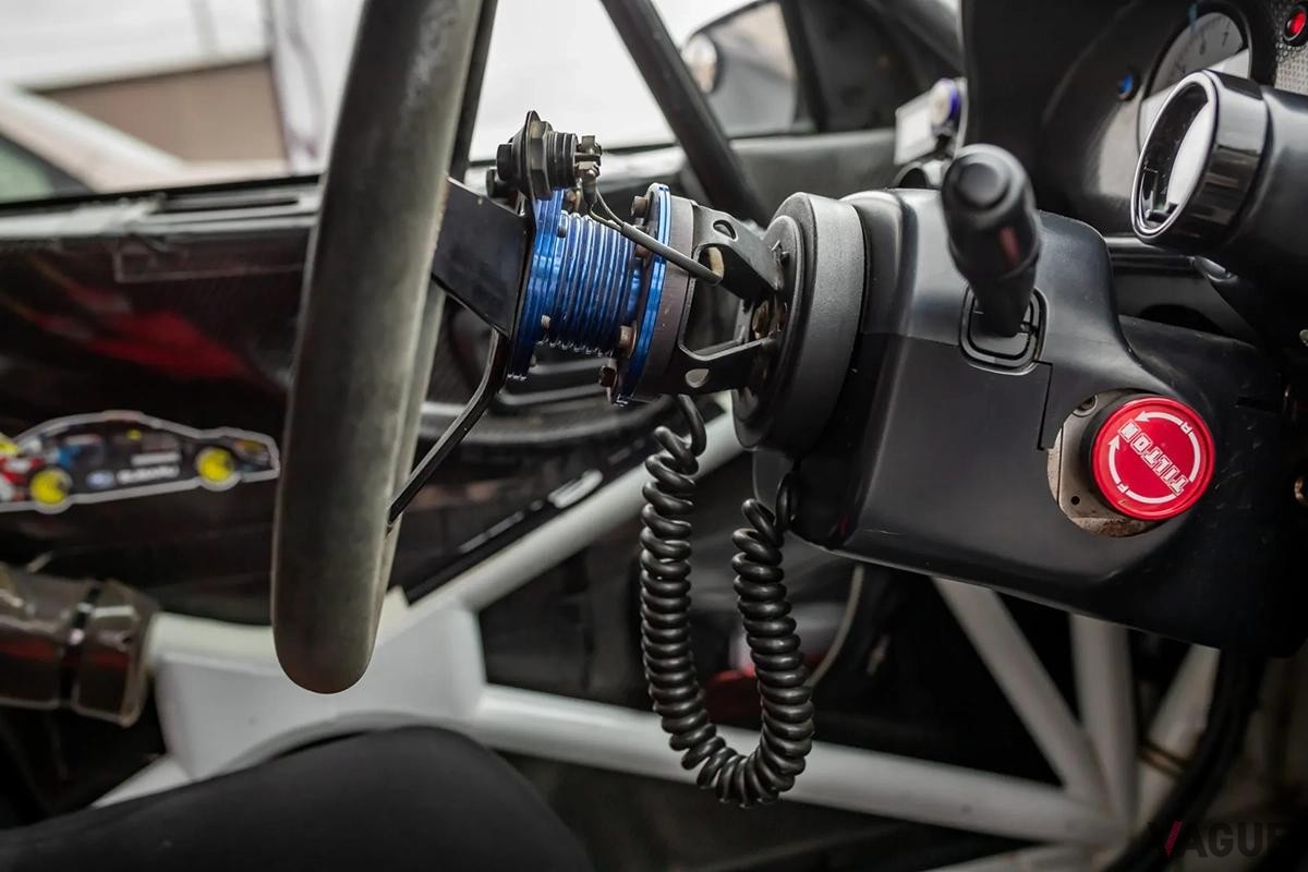 米国のオークションに登場した故ケン・ブロック氏の2004年式スバル「インプレッサWRX STI」のインテリア