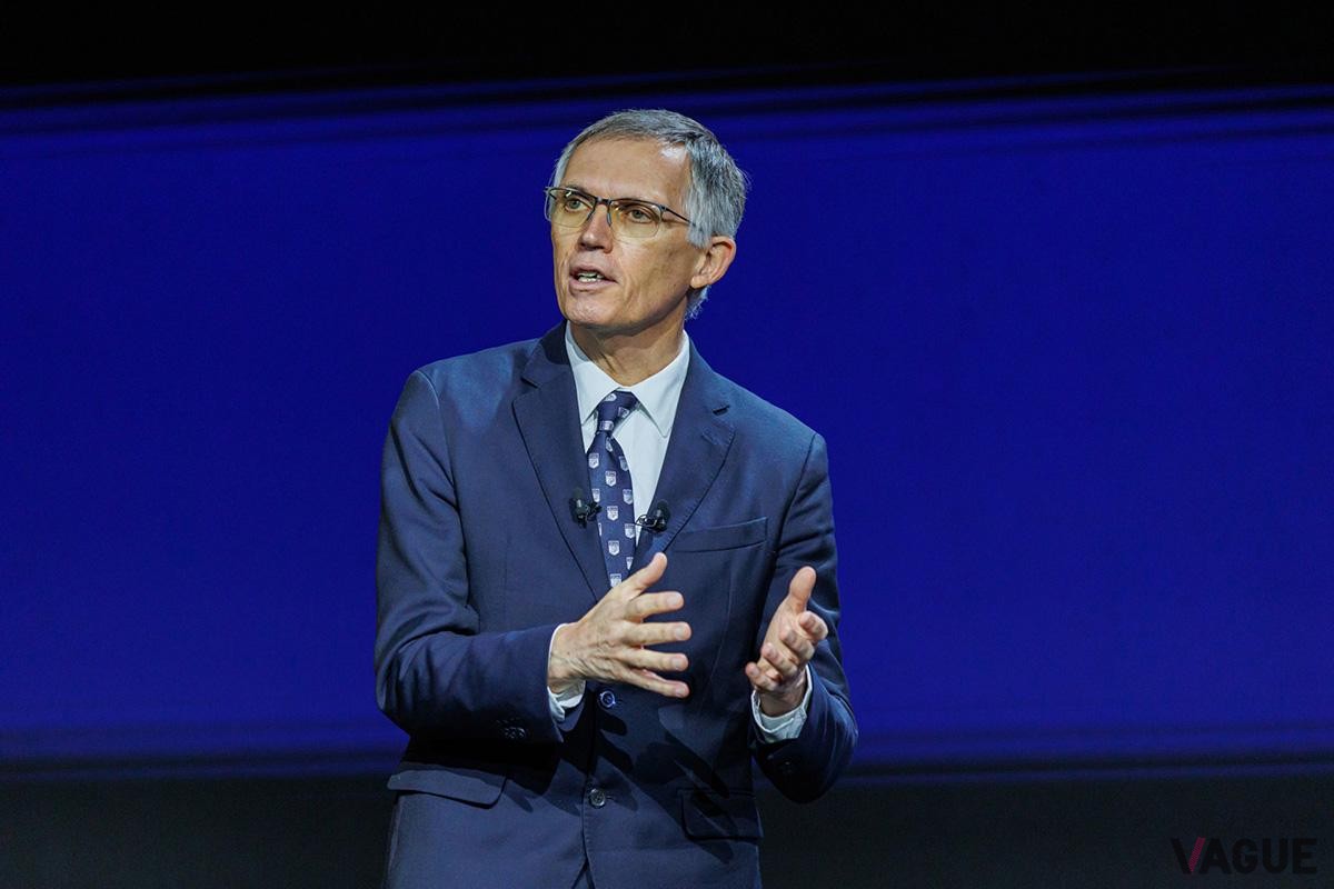 ステランティスのカルロス･タバレスCEO。世界中のジャーナリスト100名とのリモート･インタビューをおこなった