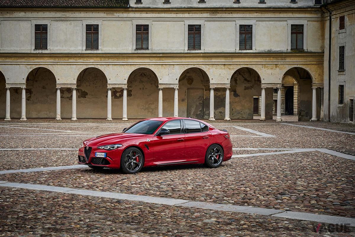 2025年と2026年に投入されるアルファロメオ「ジュリア」と「ステルヴィオ」後継モデルにもSTLAラージプラットフォームが採用される予定だ