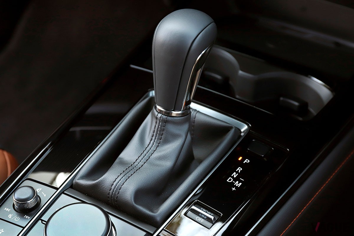 テラコッタ×ブラックのおしゃれ内装が魅力的なマツダ「CX-30レトロスポーツエディション」