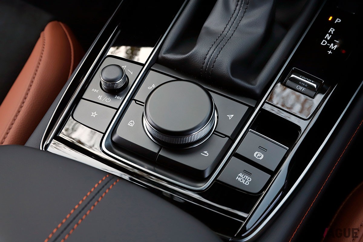 テラコッタ×ブラックのおしゃれ内装が魅力的なマツダ「CX-30レトロスポーツエディション」