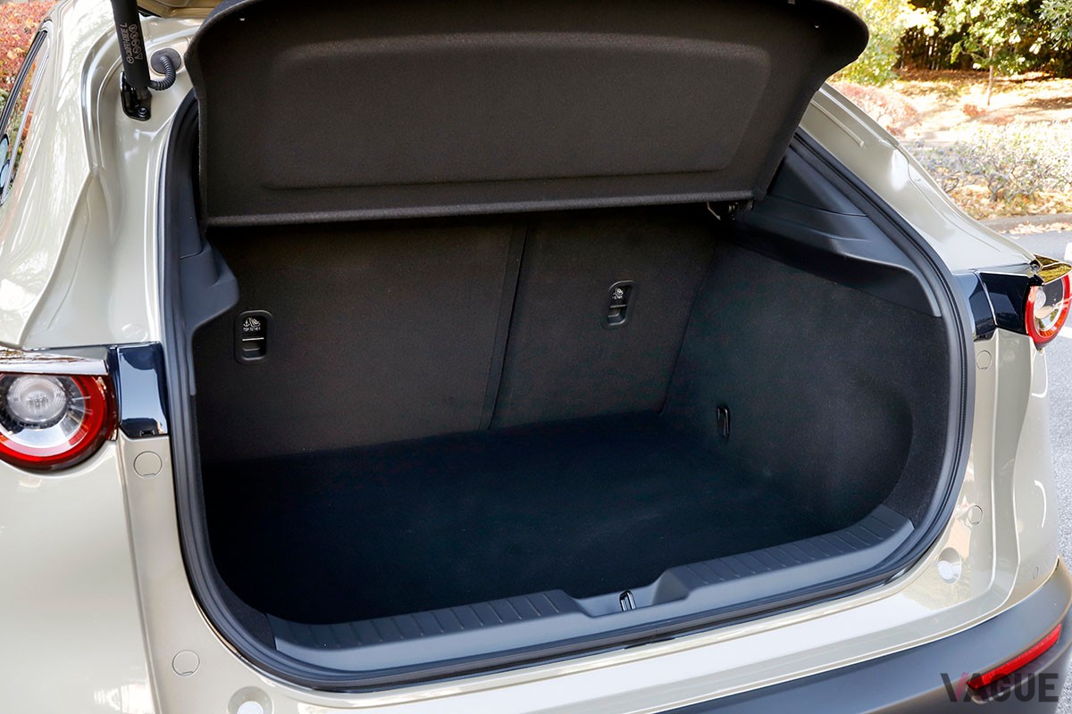 テラコッタ×ブラックのおしゃれ内装が魅力的なマツダ「CX-30レトロスポーツエディション」