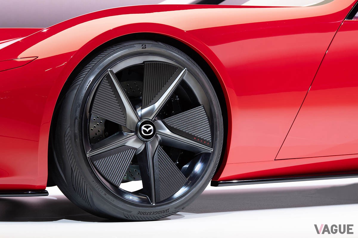 ジャパンモビリティショー2023のマツダブースを沸かせたコンパクトスポーツカーのコンセプトカー「MAZDA ICONIC SP」