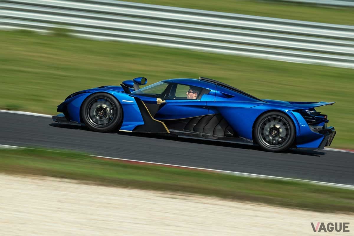 生産が開始されたハイパーカー、新型プラガ「ボヘマ」