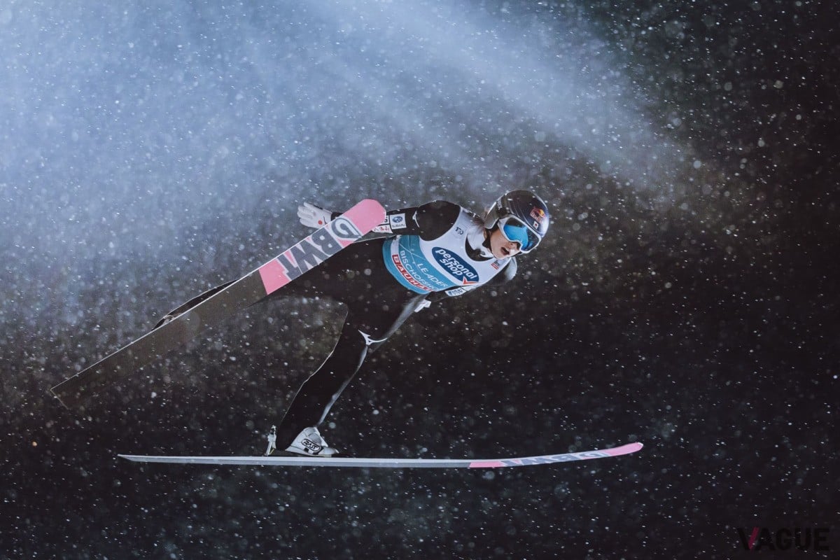 小林陵侑選手のジャンプシーン