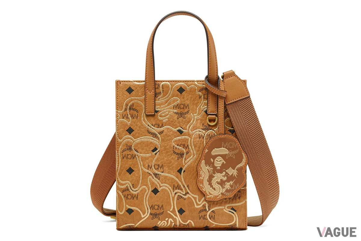 「BAPE X MCM MINI TOTE BAG」（価格：9万3400円、消費税込） COLOR: BEIGE