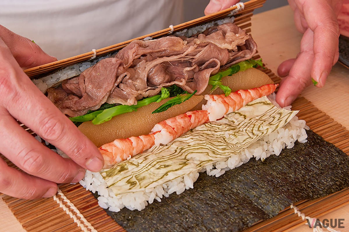 こだわり抜いた全10種類の具材が包み込まれている