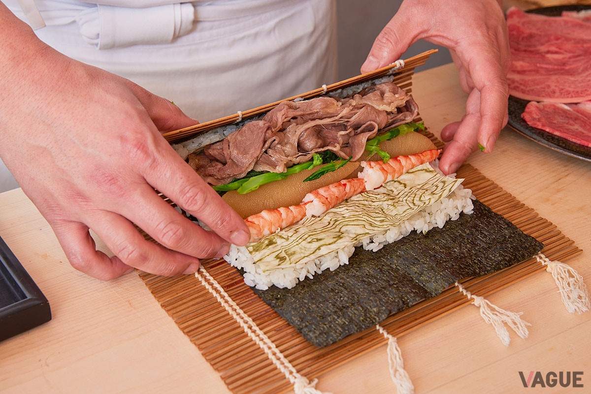 こだわり抜いた全10種類の具材が包み込まれている