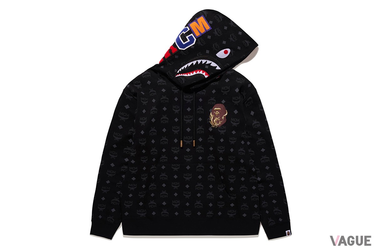 「BAPE X MCM SHARK PULLOVER HOODIE」（価格：7万8100円、消費税込） COLOR: BLACK, BROWN