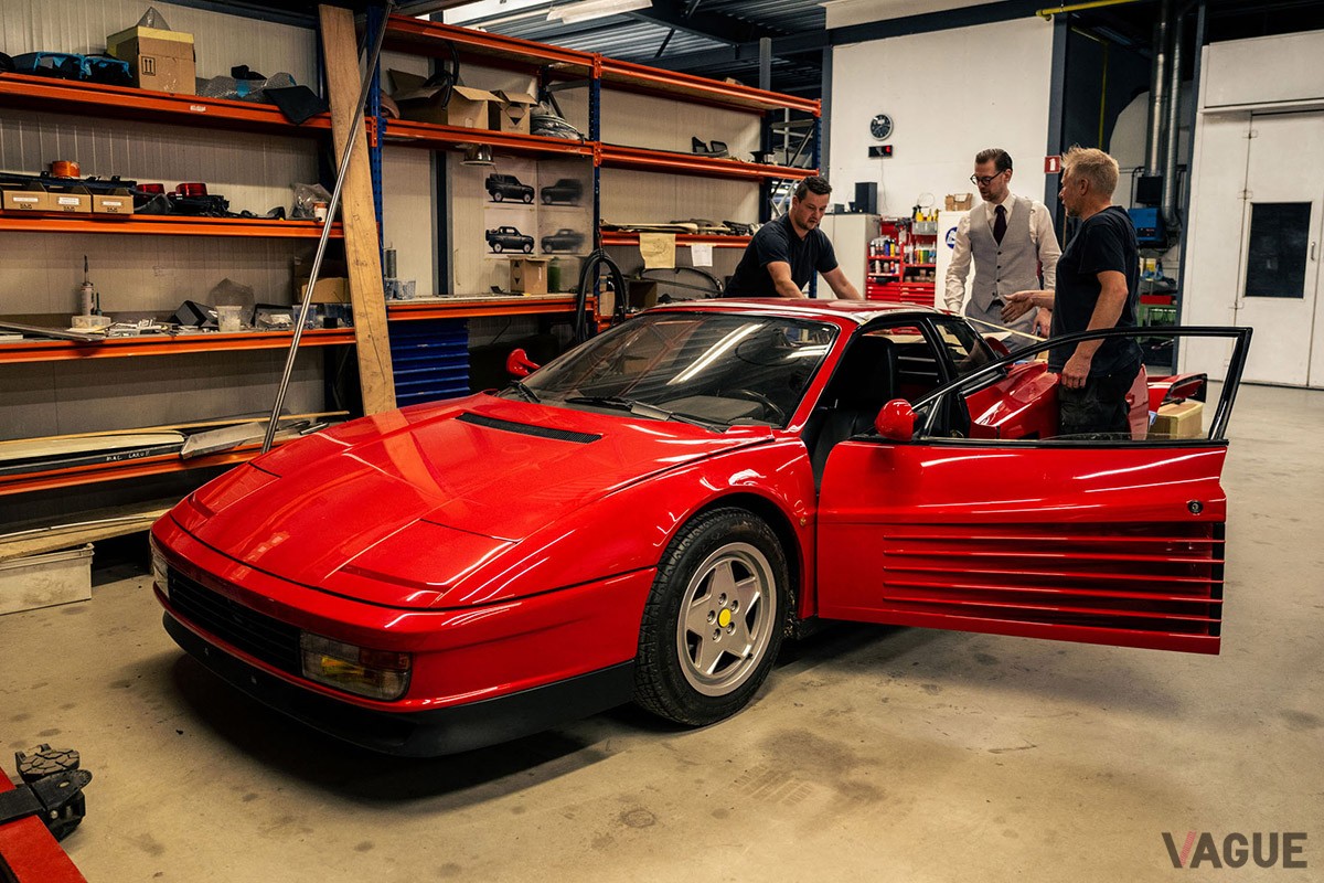 1987年式のフェラーリ「テスタロッサ」をタルガ仕様にする作業シーン（C）Niels van Roij Design