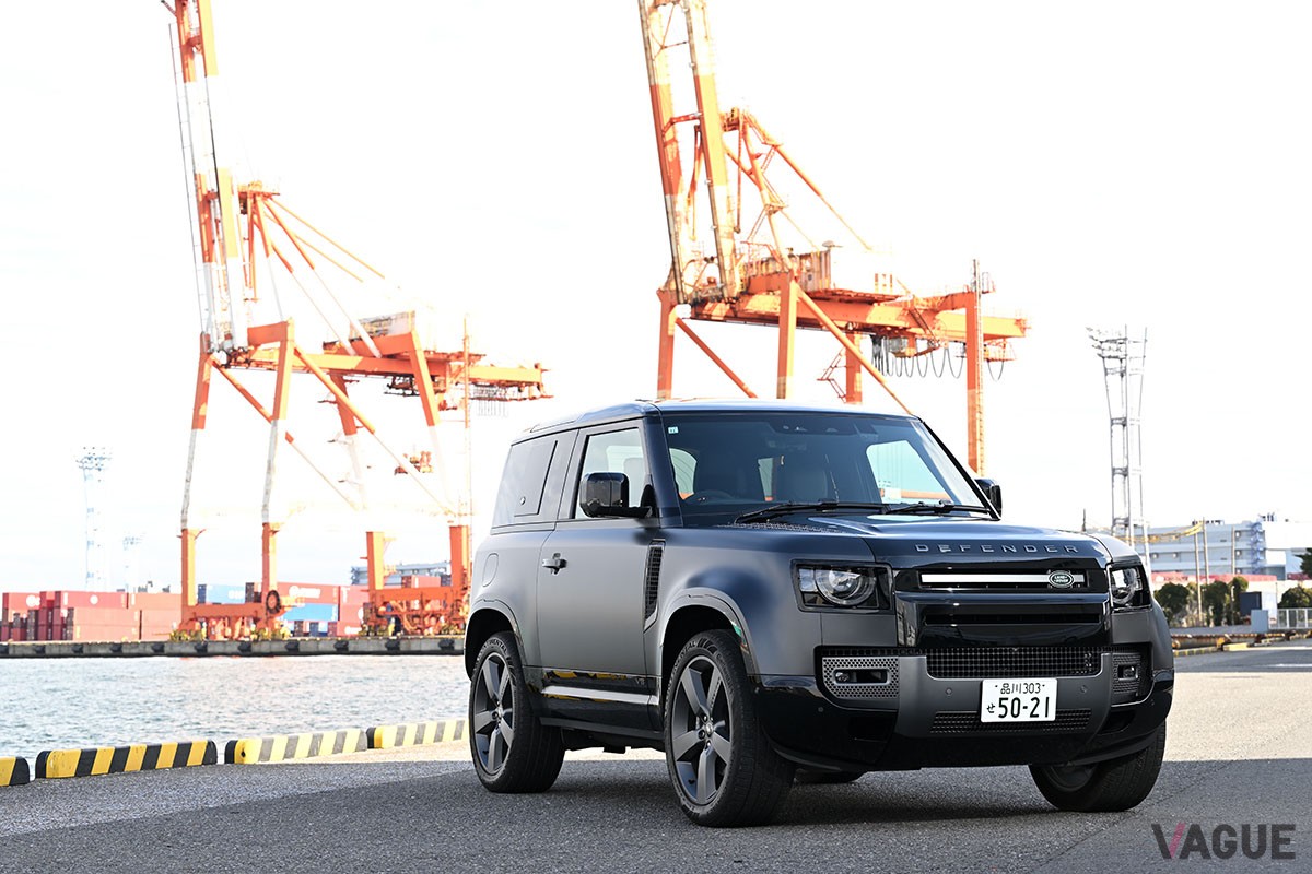 5リッターのスーパーチャージャーつきV8エンジンを搭載したランドローバー「ディフェンダー90 V8 カルパチアン エディション」