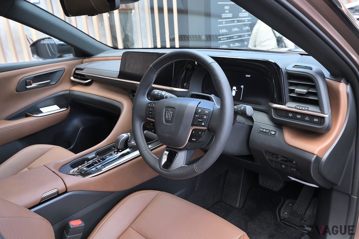 どの席でも快適なロングドライブを楽しめる、開放的で広々としたリアシートを備えるトヨタ新型「クラウン・エステート」