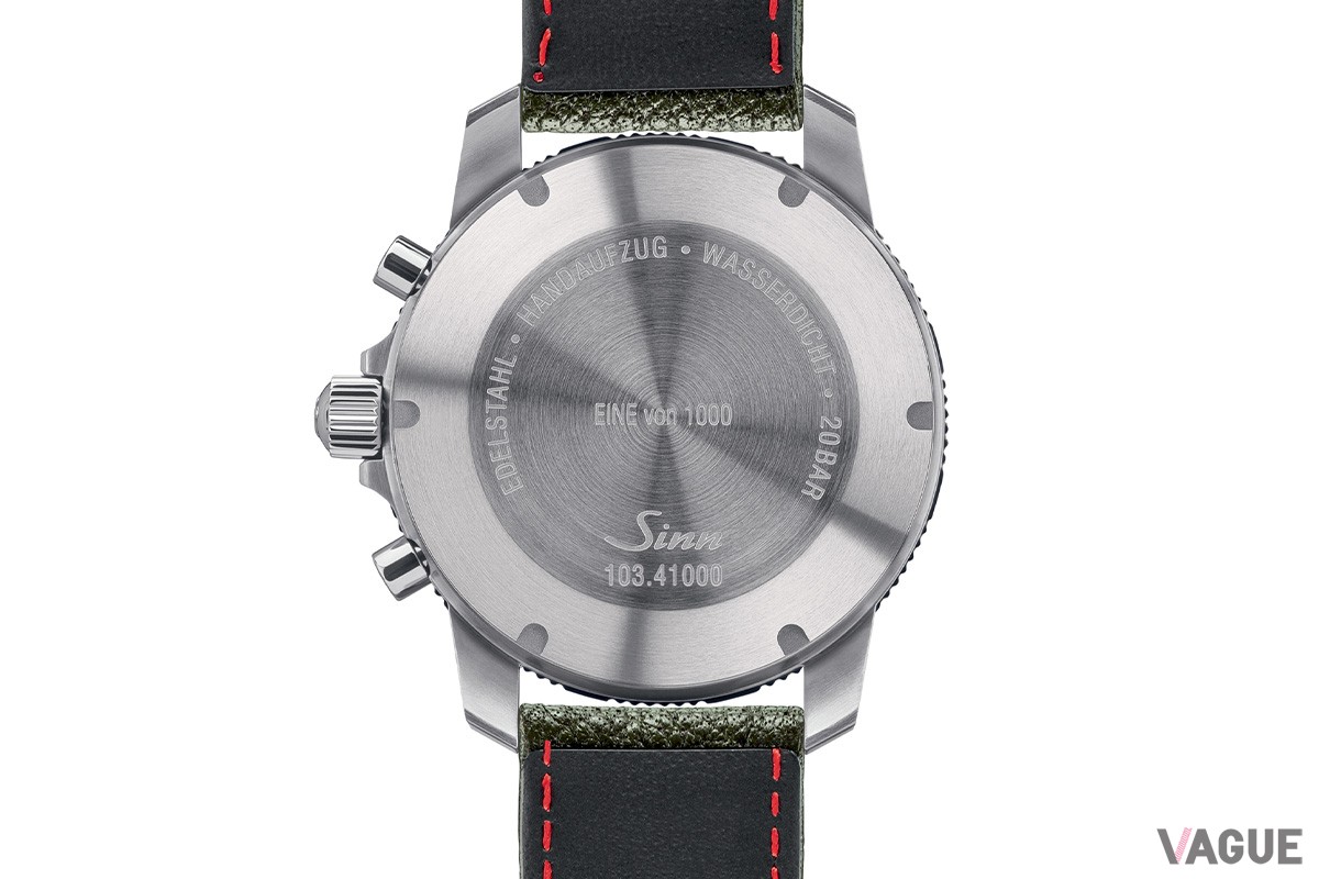 ケースバックは耐圧性を高めることのできる、ねじ込み式のステンレススチール製