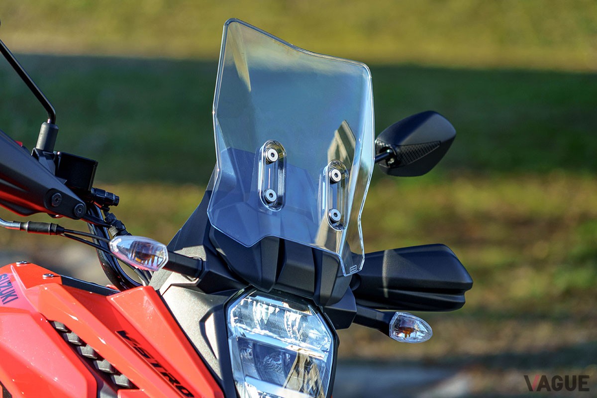 スズキの新型「Vストローム250SX」は、快適にツーリングを楽しめてさまざまな道を走破できる、まさにアドベンチャーバイクらしいモデル