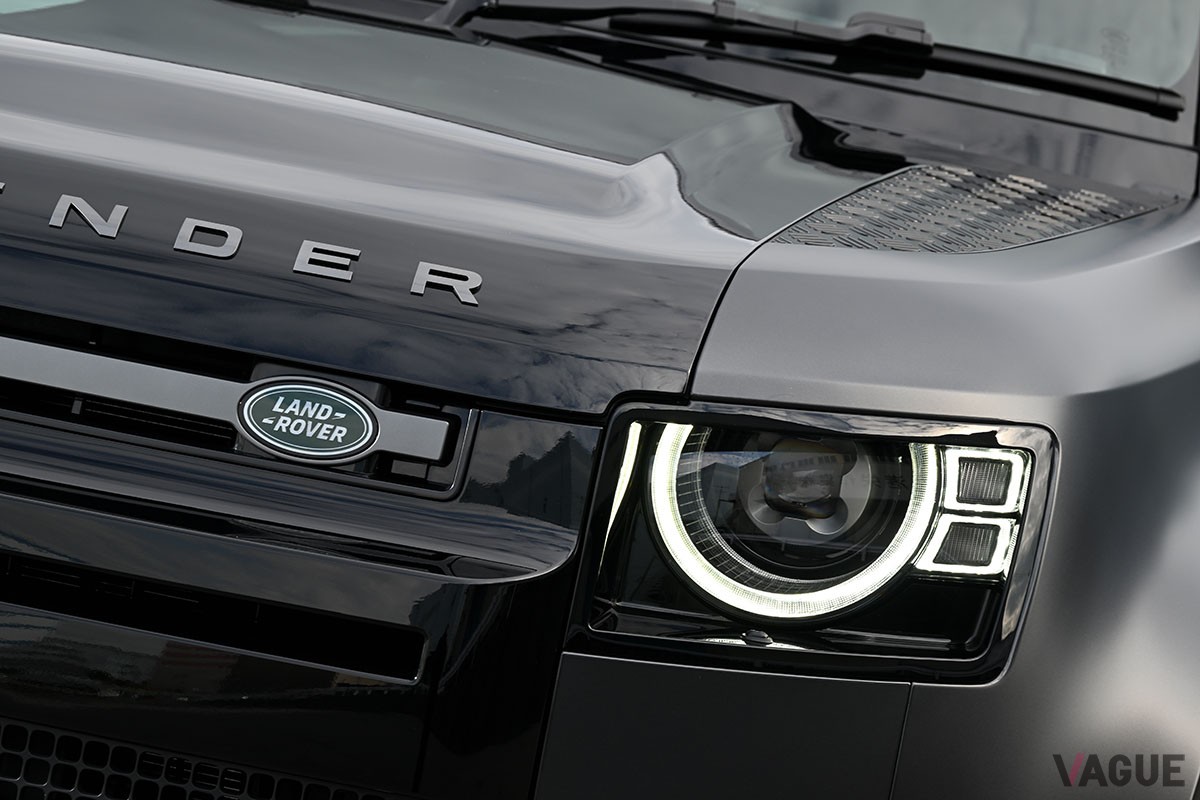 5リッターのスーパーチャージャーつきV8エンジンを搭載したランドローバー「ディフェンダー90 V8 カルパチアン エディション」