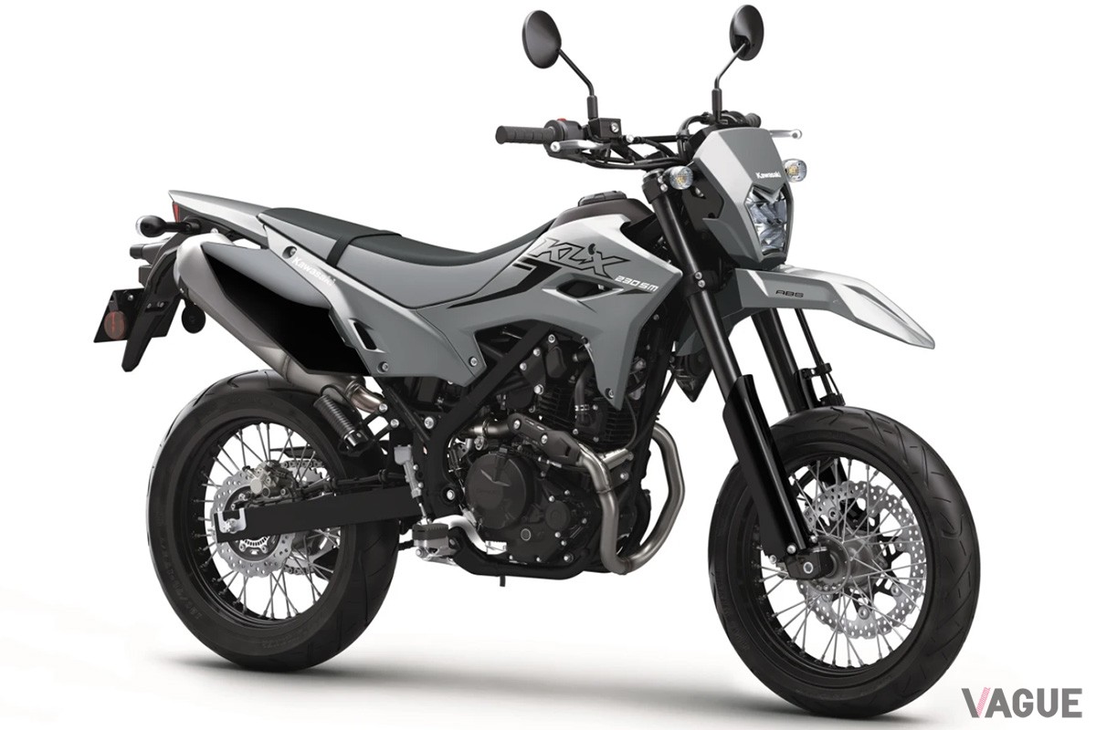 新型「KLX230」をベースに、オンロードでの性能を追求した“スーパーモト”仕様「KLX230SM」もモーターサイクルショー2024に出展される