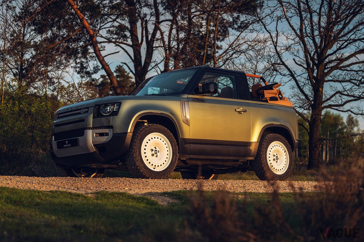 ソフトトップが備わるランドローバー「ディフェンダー90」ベースのコンバーチブル（C）Niels van Roij Design