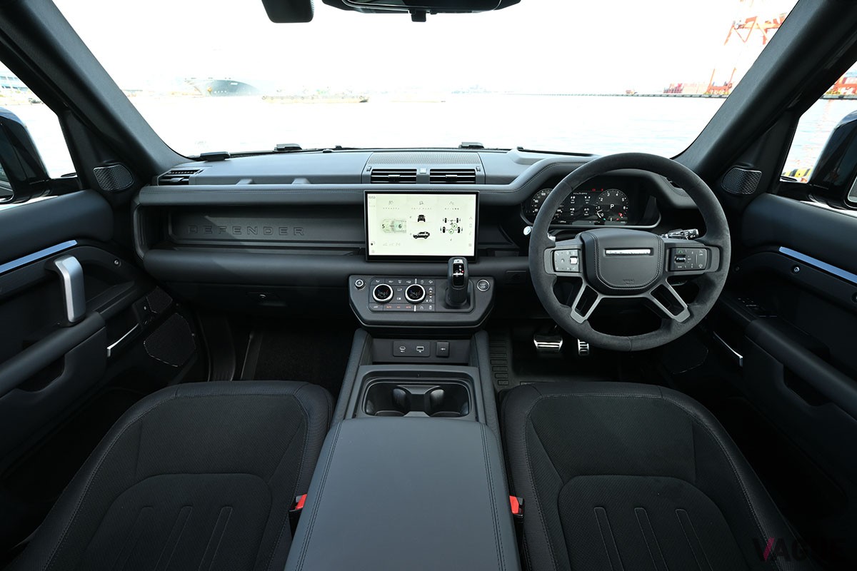 5リッターのスーパーチャージャーつきV8エンジンを搭載したランドローバー「ディフェンダー90 V8 カルパチアン エディション」