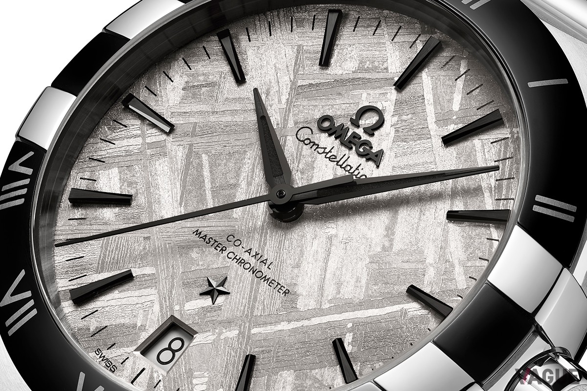 ブラックで統一した針とインデックス、セラミックベゼルとグレーのダイヤルのコントラストも美しい。「131.30.41.21.99.001」（149万6000円、消費税込）