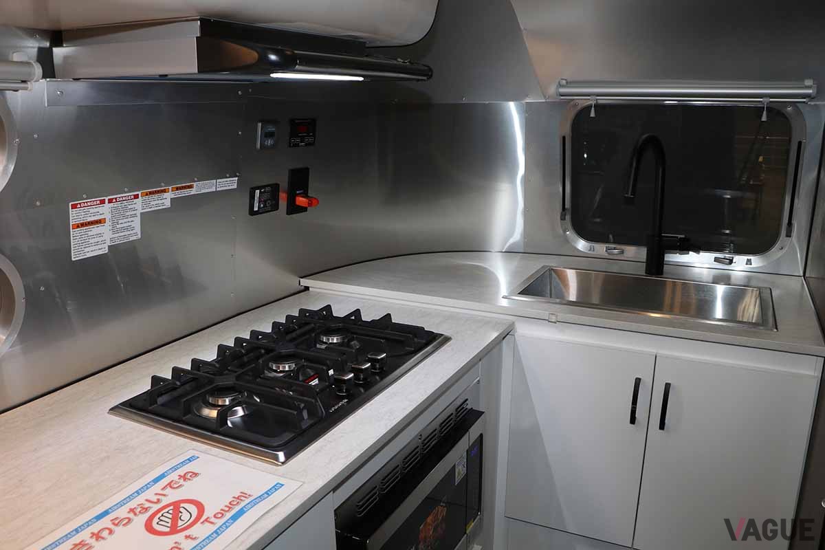 キャンピングトレーラー「エアストリーム」のインテリア