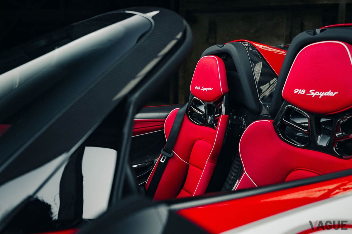 オークションに登場したポルシェ「918ヴァイザッハスパイダー」のインテリア
