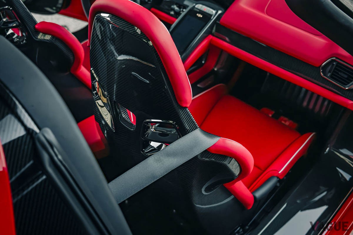 オークションに登場したポルシェ「918ヴァイザッハスパイダー」のインテリア