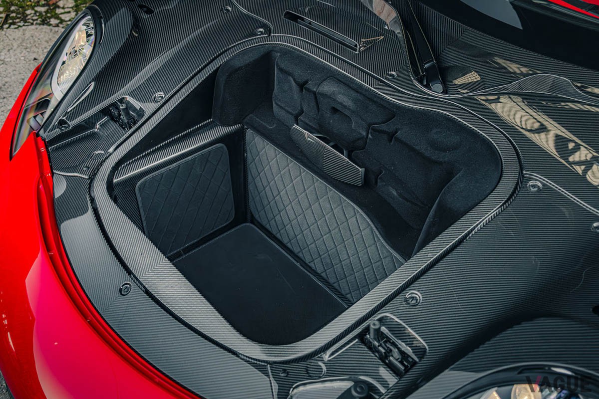 オークションに登場したポルシェ「918ヴァイザッハスパイダー」の荷室