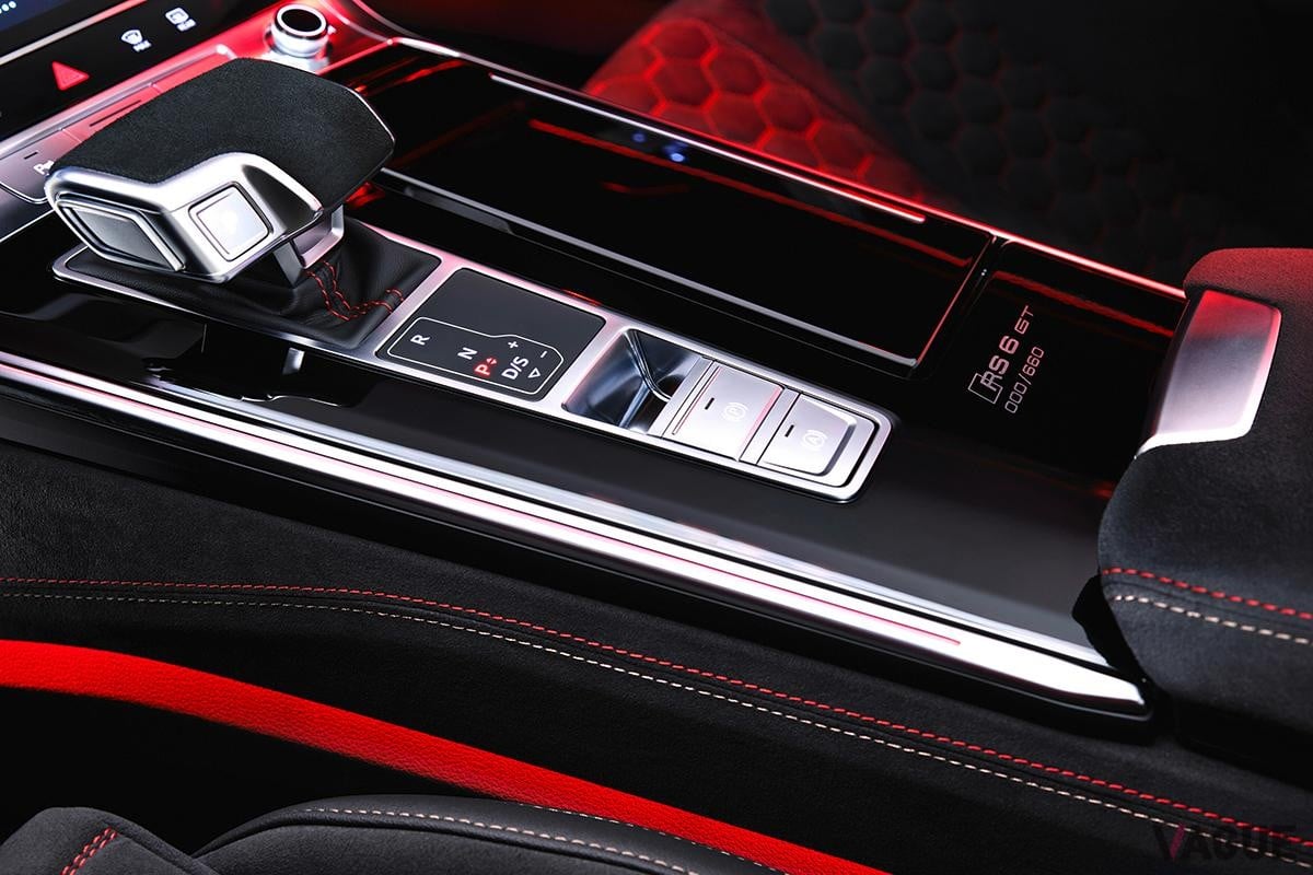 欧州で登場した世界660台の限定車、アウディ「RS6アバントGT」のインテリア
