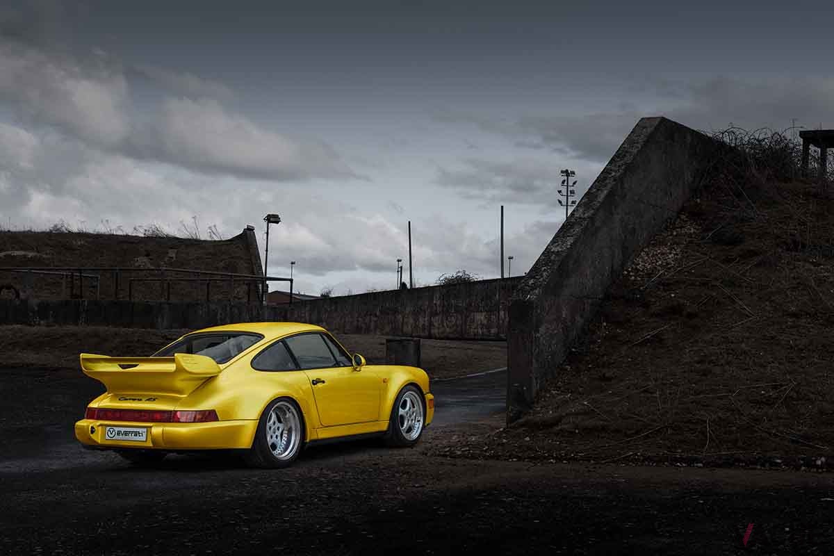 英国のエバーラティ社が製作したEV「ポルシェ911 RSR（964型）」