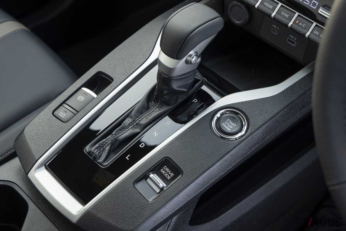 三菱新型「エクスフォース」のインテリア