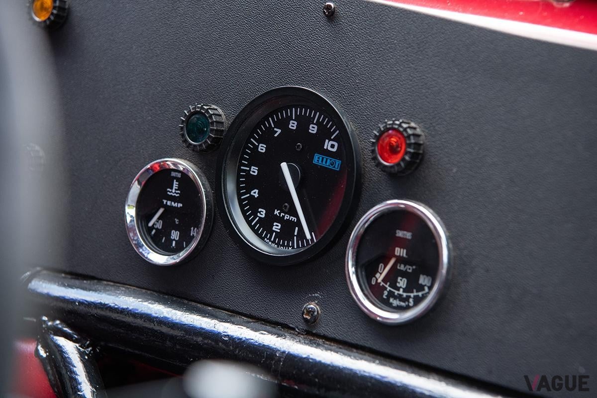1.8リッターVTECエンジンに換装された1972年製「モーリス・ミニ」のインテリア