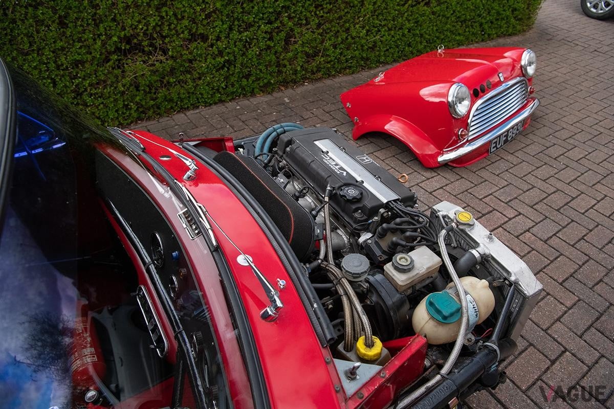 1.8リッターVTECに換装された1972年製「モーリス・ミニ」のエンジン