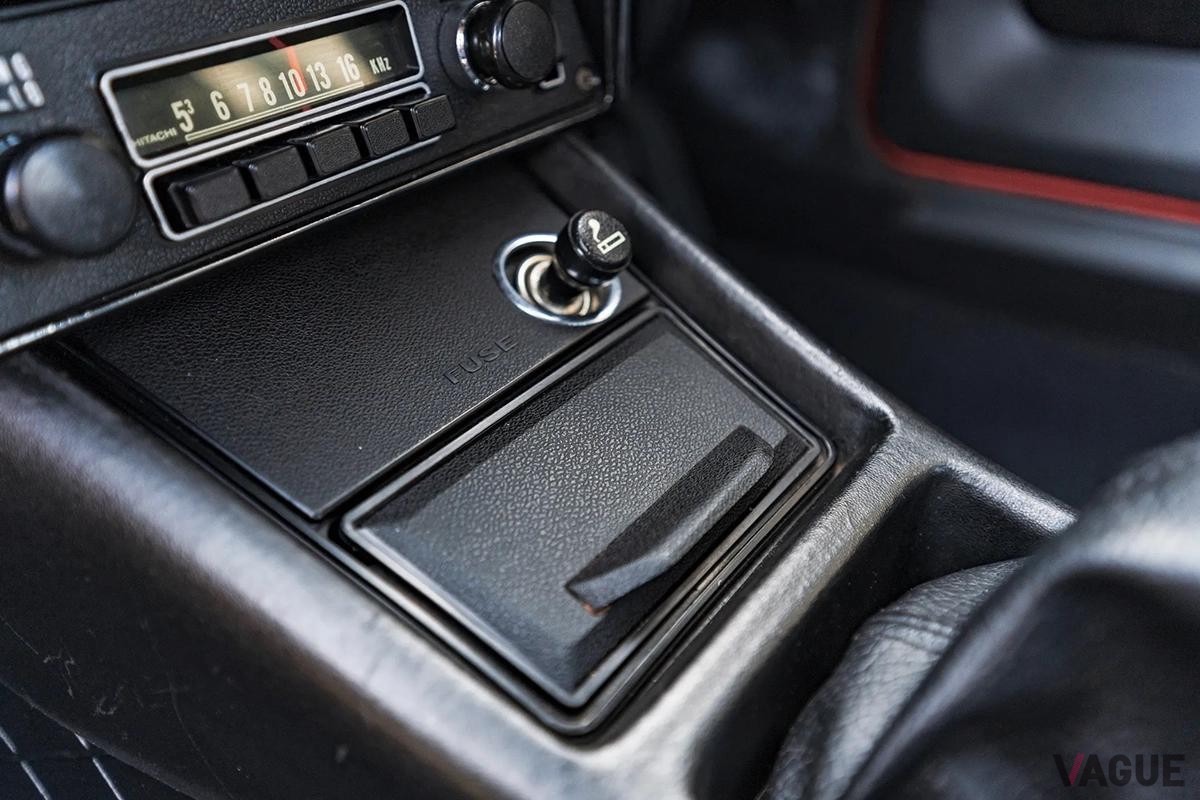 米国のオークションに出品された1971年式日産「フェアレディZ432」のインテリア