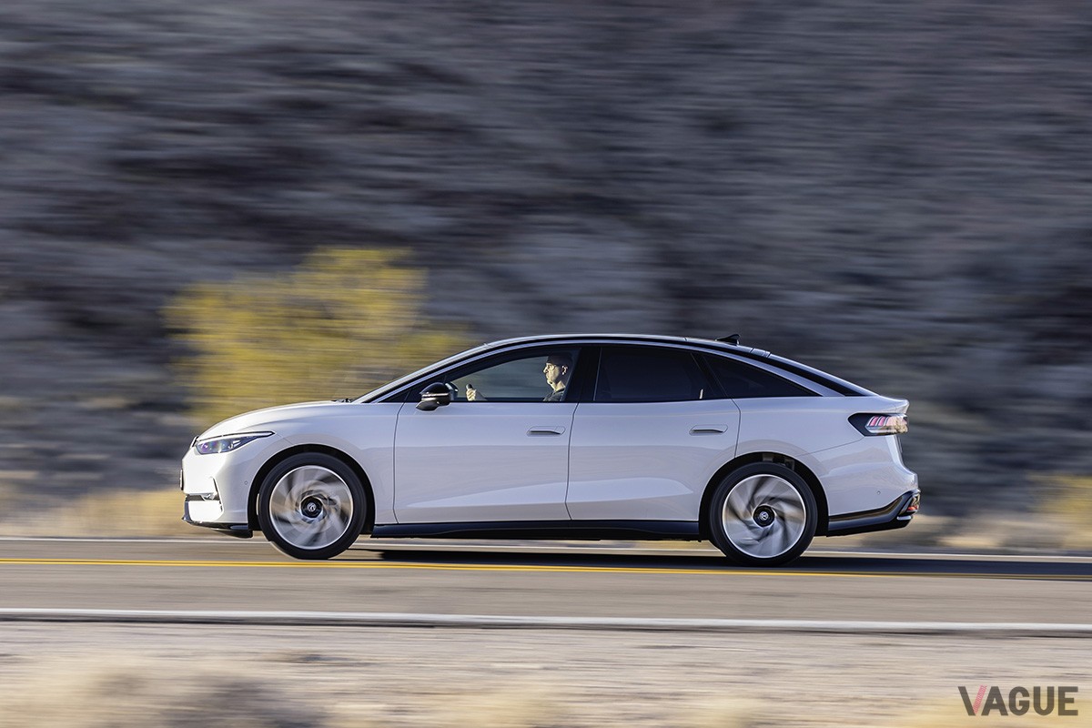VWは自社の車載音声アシスタントにチャットGPTを統合して搭載することを2024年1月に開催された「CES2024」で発表、まもなく「ID.7」などに展開する予定だ
