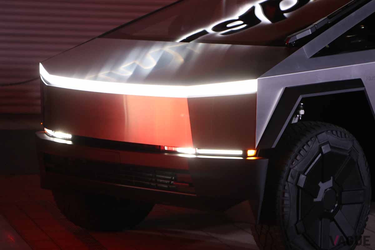 日本初公開されたテスラ新型「サイバートラック」