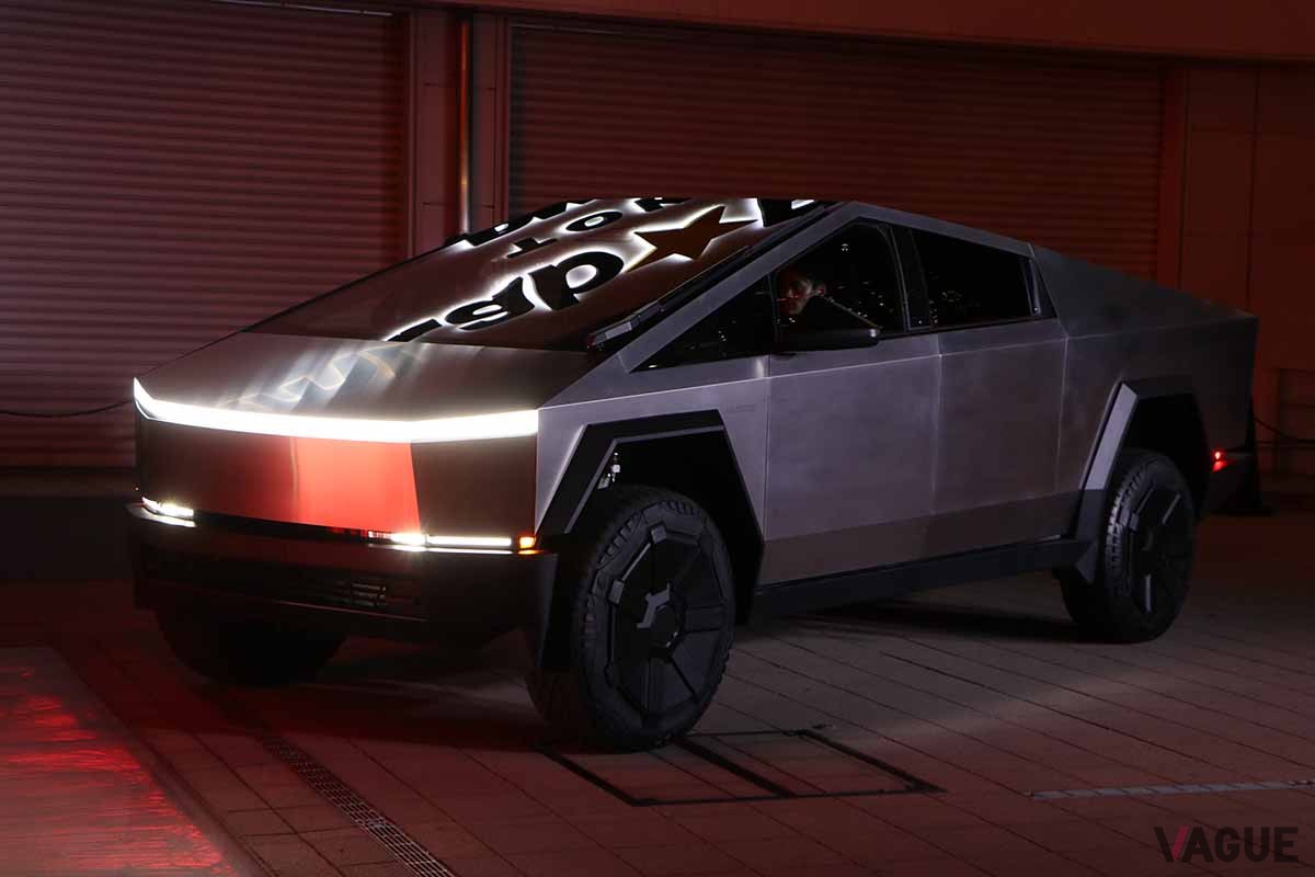 日本初公開されたテスラ新型「サイバートラック」