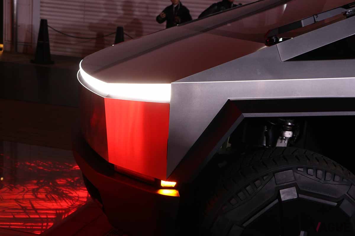 日本初公開されたテスラ新型「サイバートラック」