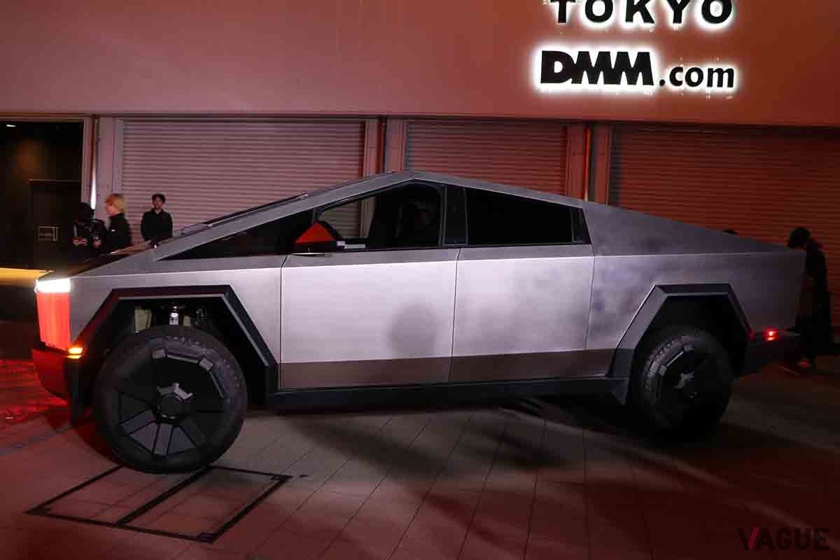 日本初公開されたテスラ新型「サイバートラック」