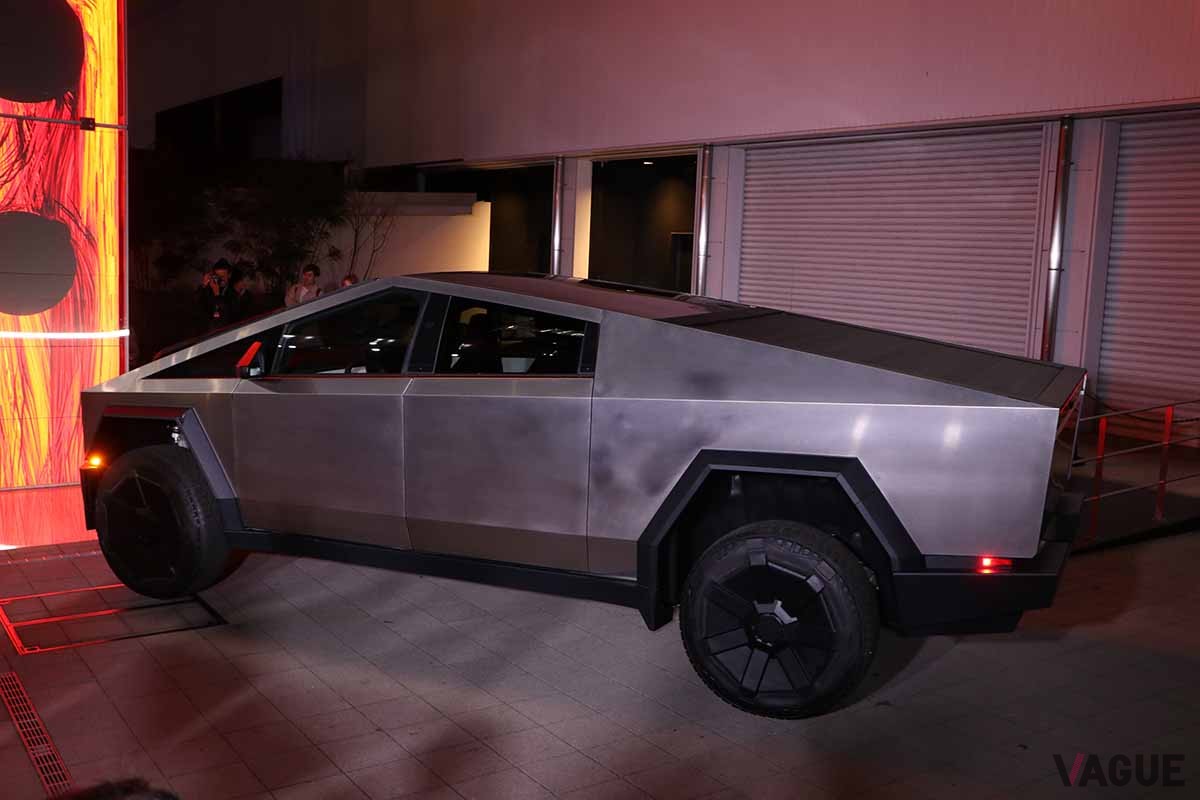 日本初公開されたテスラ新型「サイバートラック」