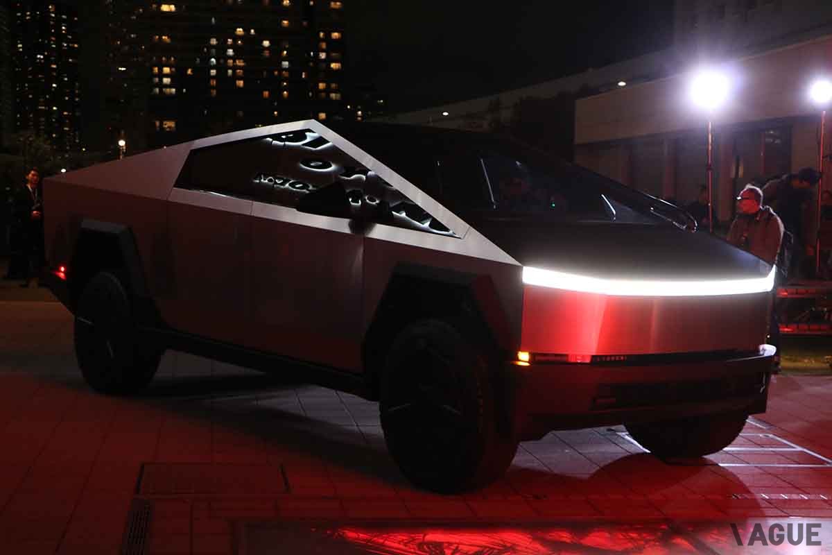 日本初公開されたテスラ新型「サイバートラック」