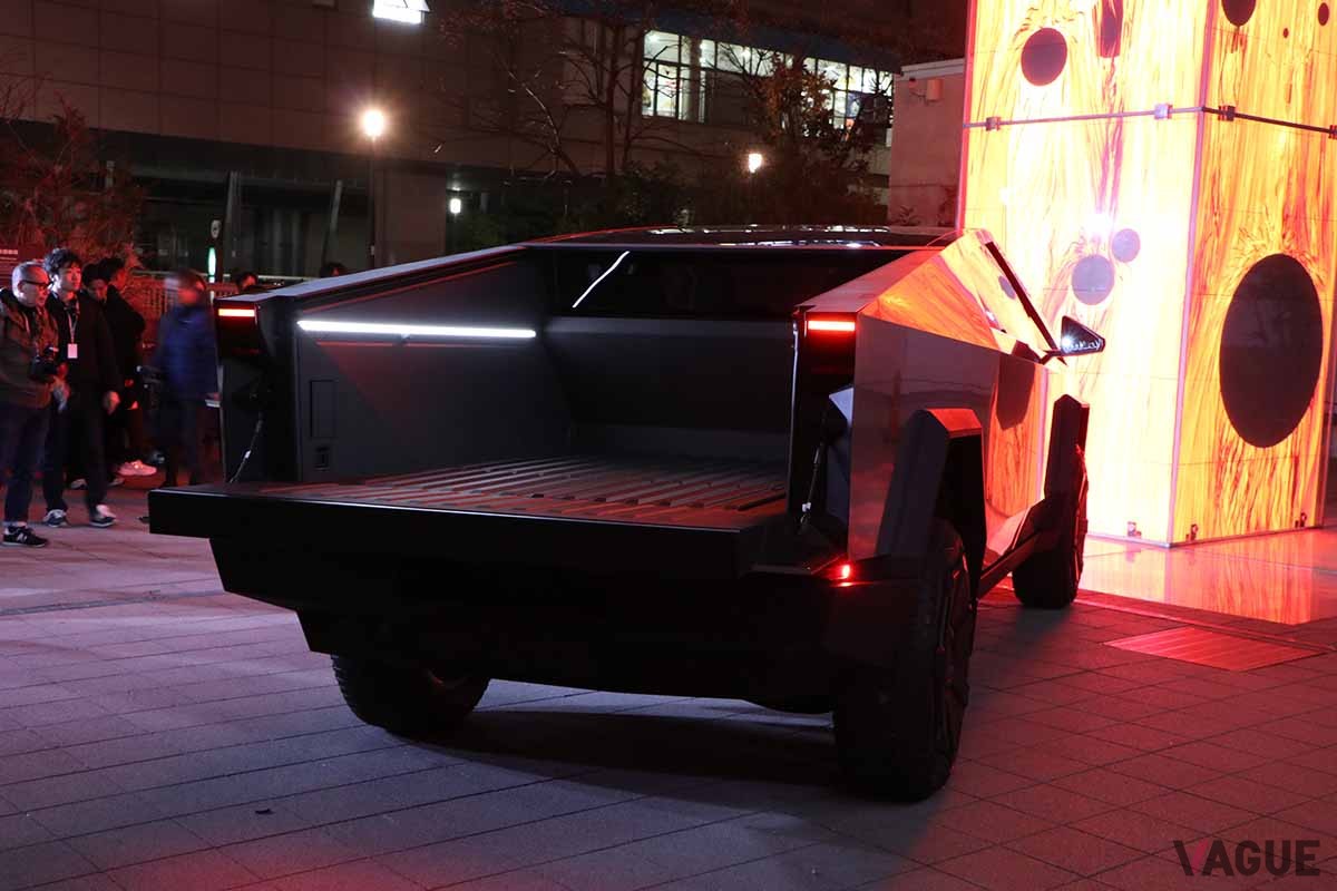 日本初公開されたテスラ新型「サイバートラック」