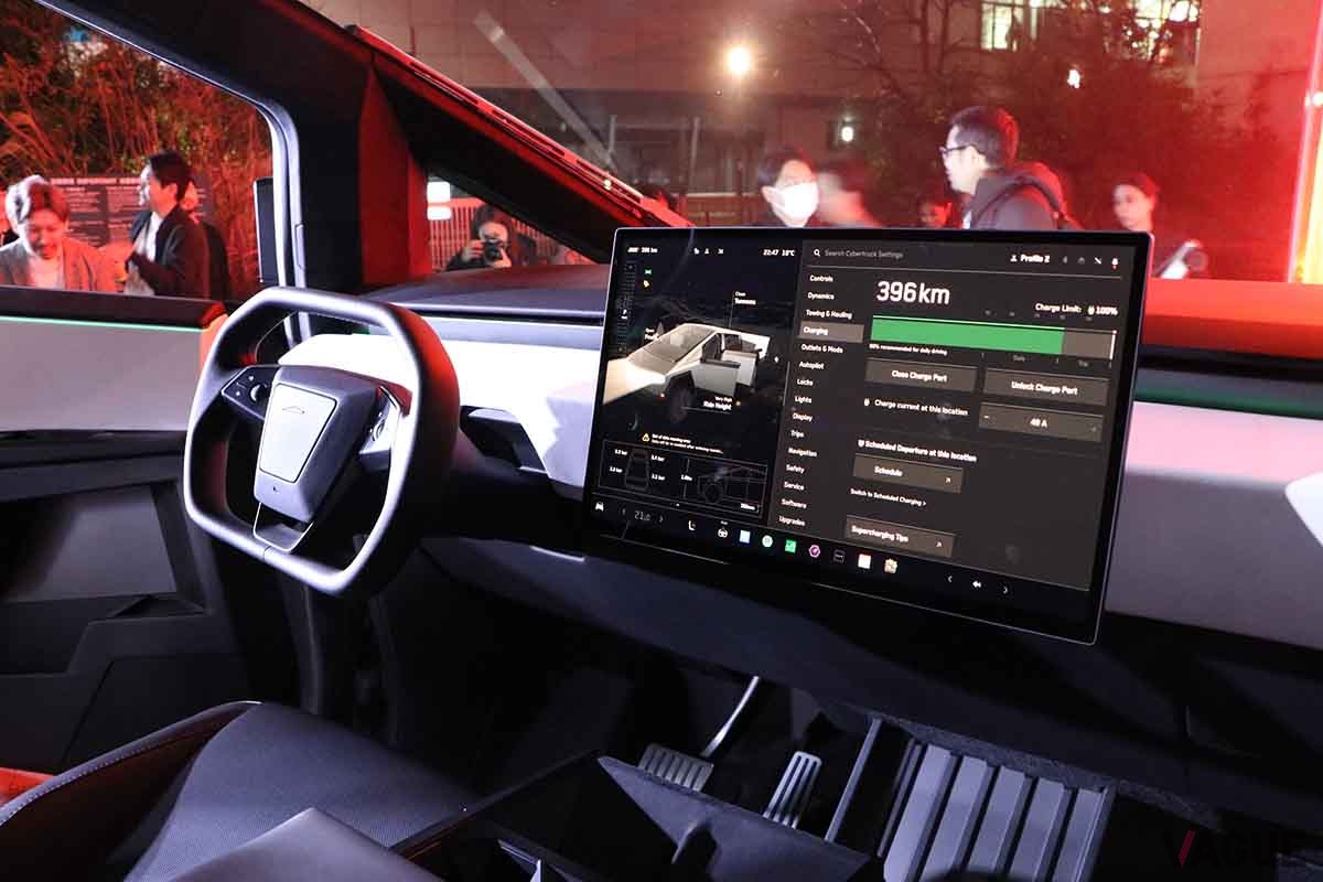 日本初公開されたテスラ新型「サイバートラック」のインテリア
