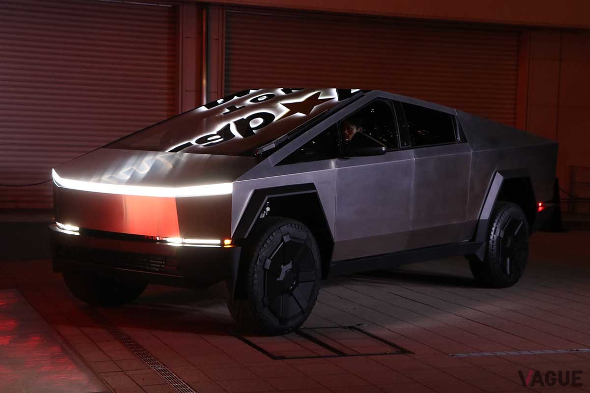 日本初公開されたテスラ新型「サイバートラック」