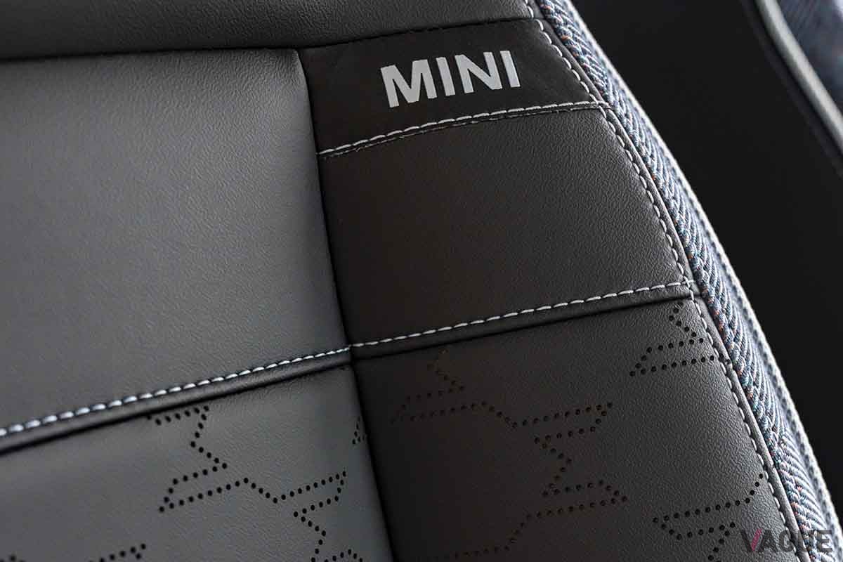 新型「ミニ・クーパーE」のインテリア