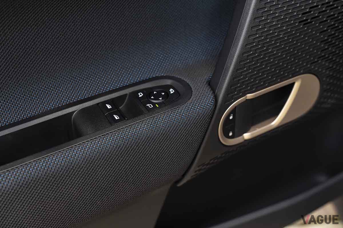 新型「ミニ・クーパーE」のインテリア