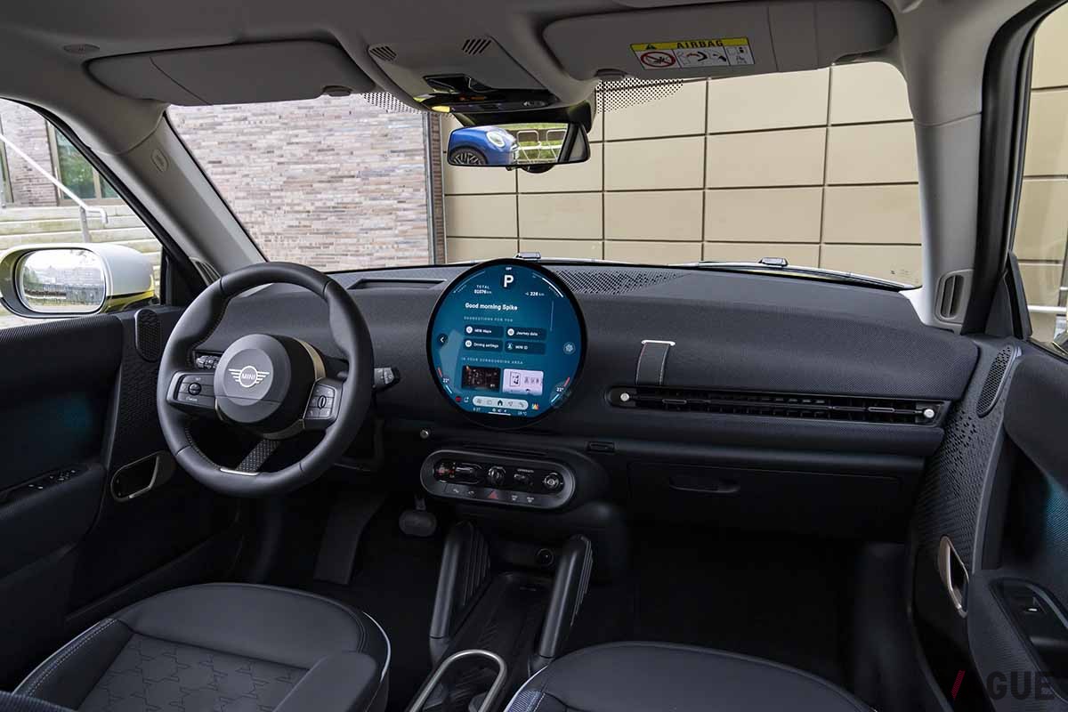 新型「ミニ・クーパーE」のインテリア